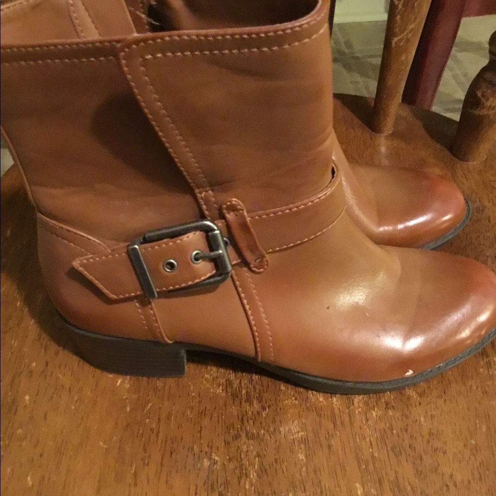 Boots - Picture 2 of 7